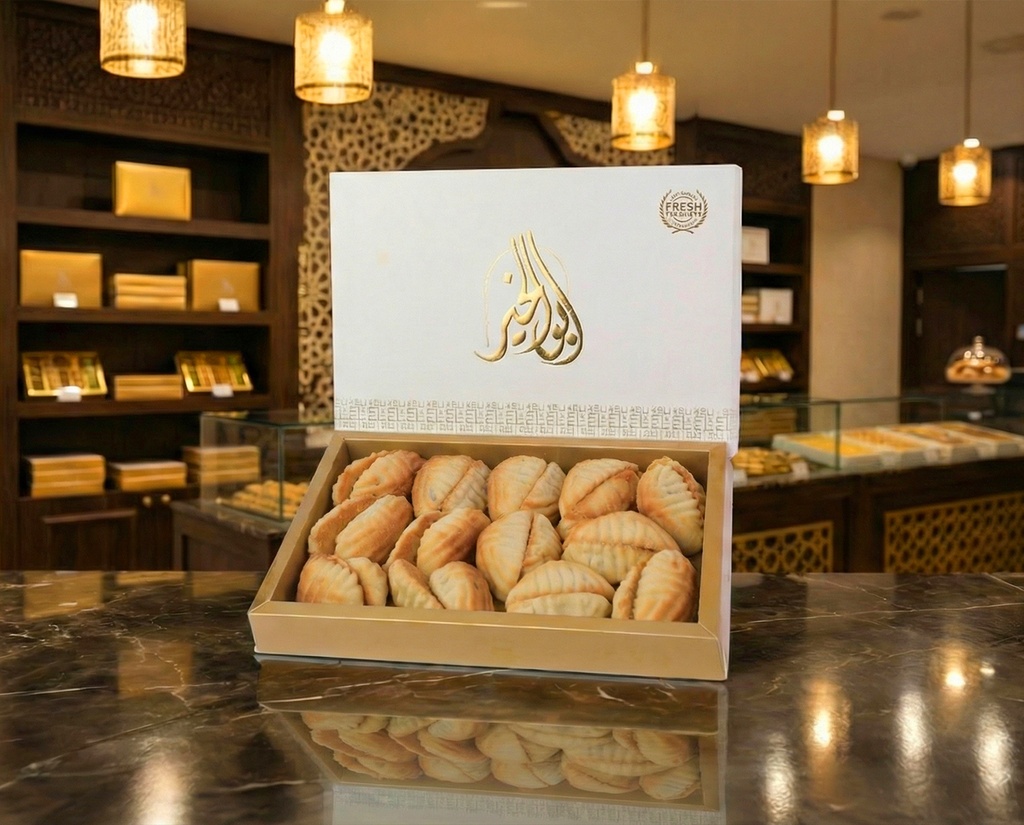 [M0369] Walnut Ma`moul box